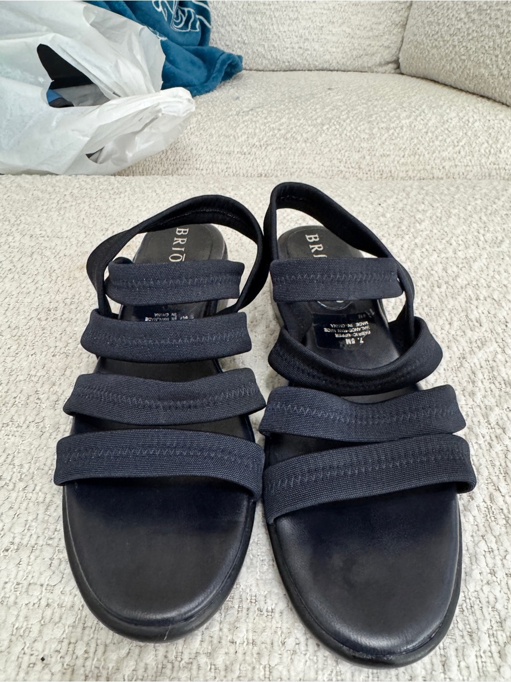 Brioso Black Strappy Comfort Sandals Low Heel Wide Elastic Bands Size 7.5